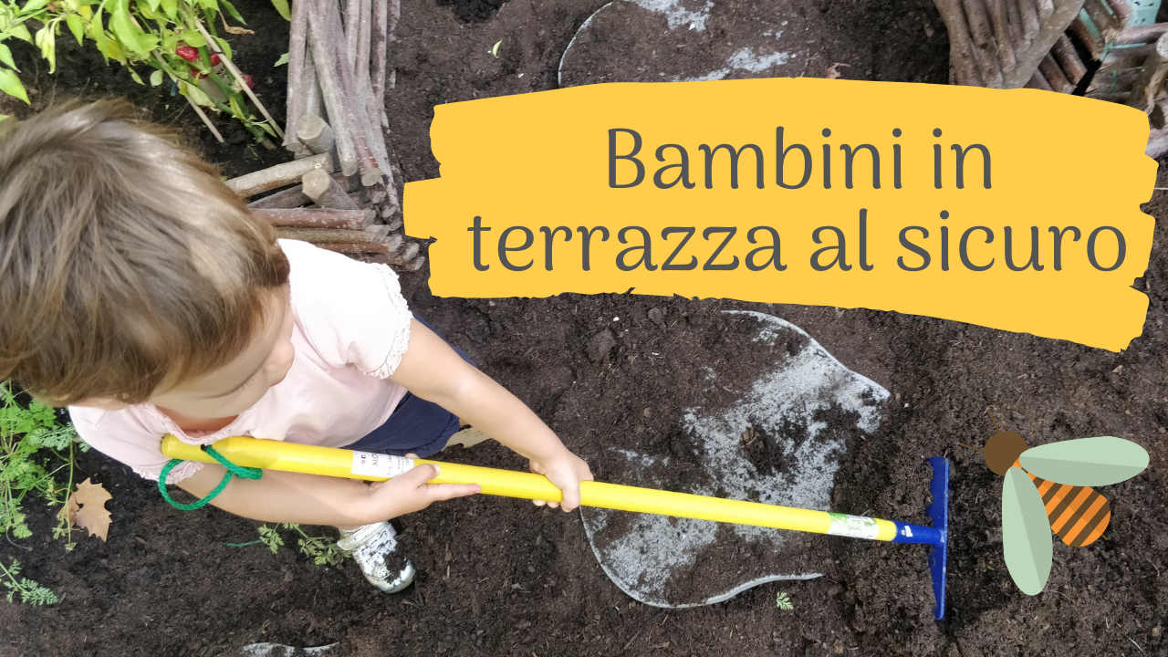 Bambini in terrazza al sicuro